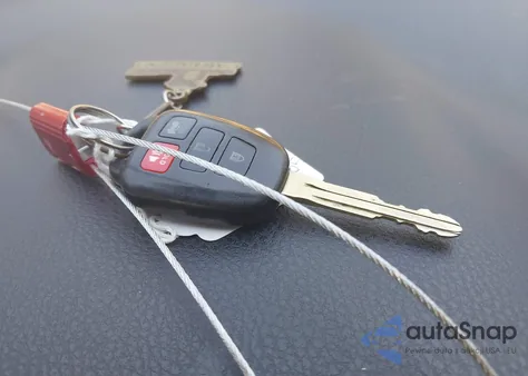 2018 Toyota Rav4 Le z USA, uszkodzony, nr VIN JTMZFREV3JJ174039